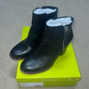 Gianni Bini Chellie Boots ladies size 10M excellent used condition.